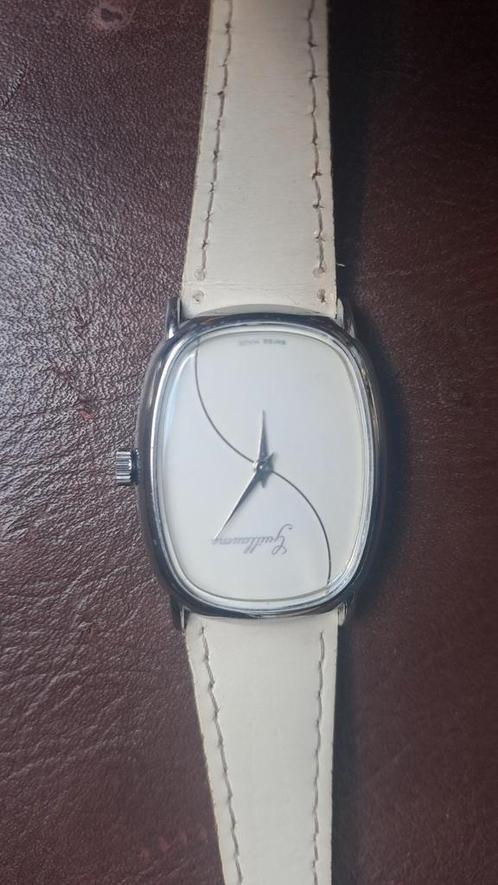 Montre vintage pour femme  provenant d'un ancien stock !
fm, Handtassen en Accessoires, Horloges | Dames, Zo goed als nieuw, Zilver