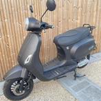 Electrische scooter klasse A  retro style vespa, Fietsen en Brommers, Scooters | Overige merken, Ophalen, Gebruikt, Klasse A (25 km/u)