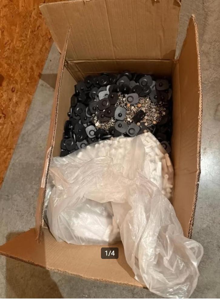 2 000 vêtements, étiquettes de sécurité et détacheur, Articles professionnels, Stock & Retail | Stocks, Enlèvement