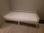 Logeerbedje met lattenbodem en matras 90x200, Huis en Inrichting, Ophalen, Zo goed als nieuw