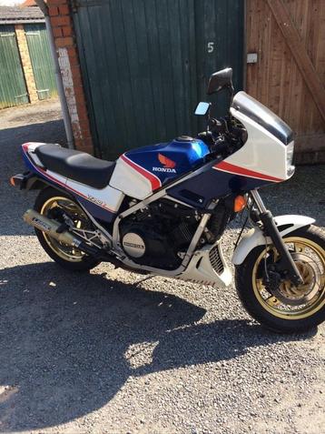 HONDA VF 750 F INTERCEPTOR RC15 VAN 1E EIGENAAR ! BJ 1987 beschikbaar voor biedingen