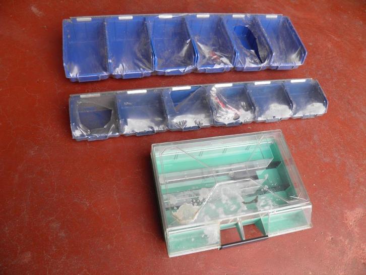 Nieuwe sorteer bakjes met muurbevestiging en meeneem bakje., Doe-het-zelf en Bouw, Overige Doe-Het-Zelf en Bouw, Nieuw, Ophalen of Verzenden