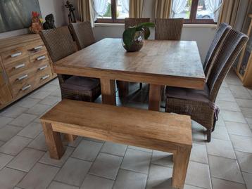 Eetkamer teak beschikbaar voor biedingen