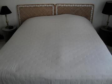 Bedsprei 260x260 beschikbaar voor biedingen