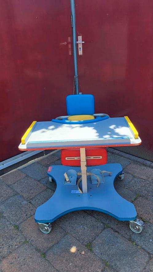 Sta-tafel/ statafel t.b.v. ontwikkeling kind, Kinderen en Baby's, Speelgoed | Speeltafels, Gebruikt, Ophalen