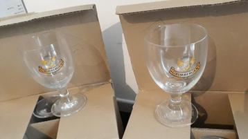 12 verres de Grimbergen avec boîtes (0,25 cents / pièce) disponible aux enchères