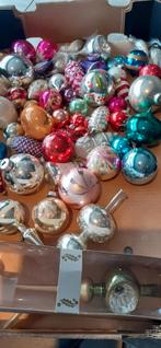 Te koop 48 oude kerstballen en 3 pieken, Diversen, Ophalen