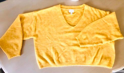 Zeer zachte gele trui H&M, V-hals, wijd en kort, NIEUW., Kleding | Dames, Truien en Vesten, Nieuw, Maat 42/44 (L), Geel