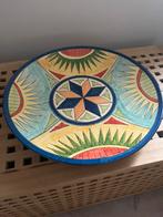 Mooie kleurrijke schaal, Enlèvement