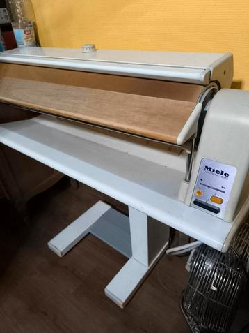 Machine à repasser ancêtre miele, Utilisé