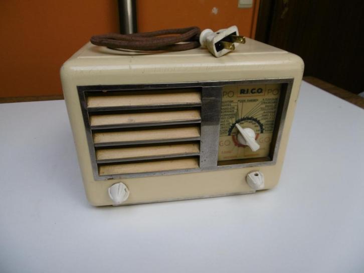 RADIO RICO USA EN FONCTION SUR MOY JOUE EN 110V bon etat, Antiek en Kunst, Antiek | Tv's en Audio, Verzenden