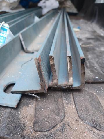 10x metalen hoekprofiel 50x50x5mm beschikbaar voor biedingen