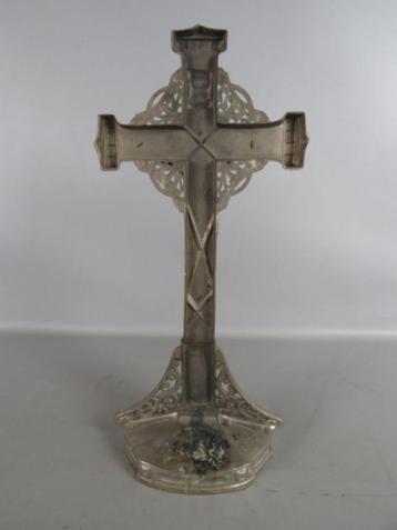 Crucifix beschikbaar voor biedingen