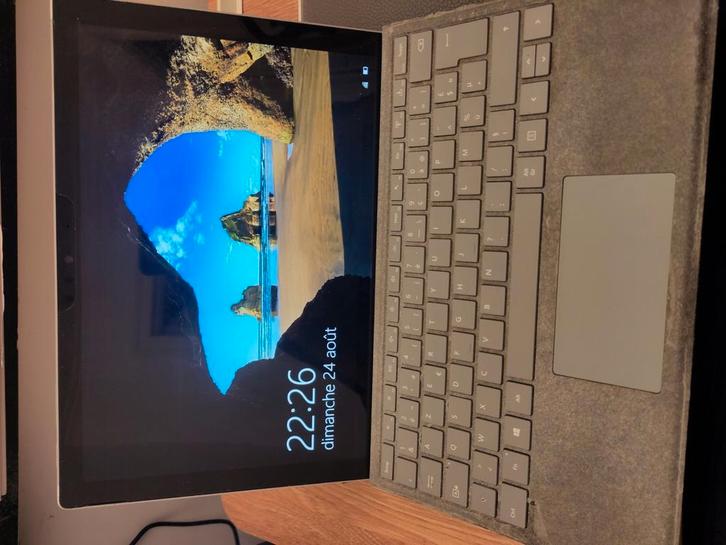 Microsoft Surface-tablet met toetsenbord, Computers en Software, Windows Laptops, Gebruikt, Ophalen