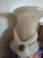 Vase décoratif, créé par un sculpteur régional et connu., Ophalen