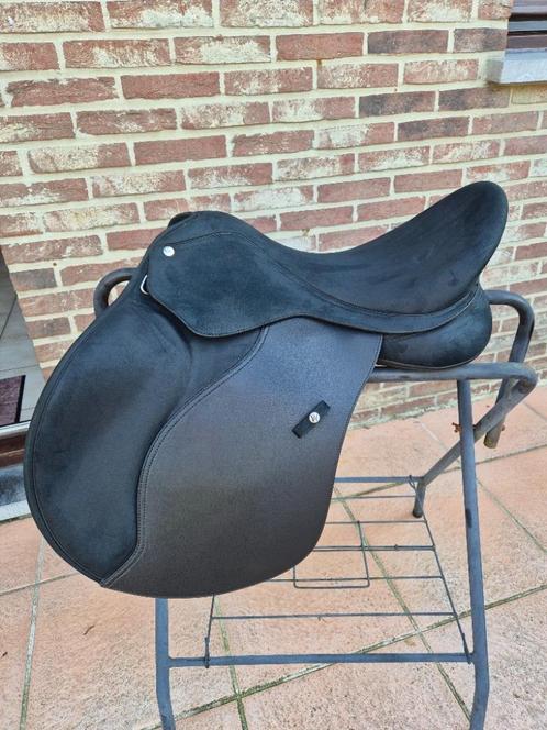 Selle mixte Wintec 2000 hart 17 pouces, Animaux & Accessoires, Chevaux & Poneys | Brides & Harnachement, Comme neuf, Récréation