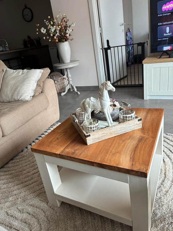 Mooi landelijke salontafel of bijzettafel beige wit, Huis en Inrichting, Tafels | Salontafels, Ophalen