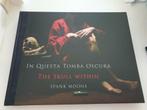 Johan Pas - In Questa Tomba Oscura. GESIGNEERD MET OPDRACHT, Ophalen of Verzenden, Zo goed als nieuw, Johan Pas; Spank Moons; Luk van den Dries; Eric Ubben