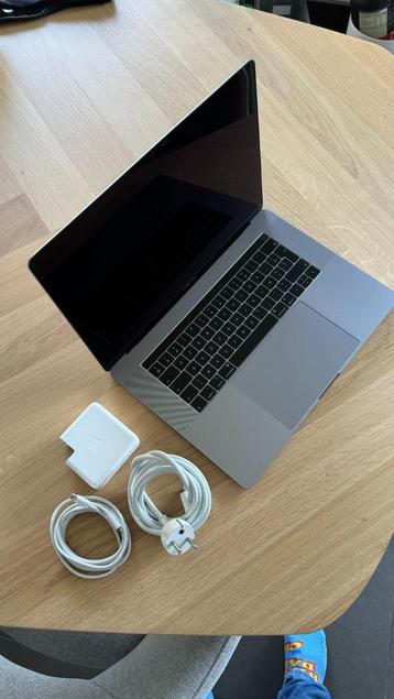 MacBookPro 15.4 inch retina I9core met 1TB SSD disponible aux enchères