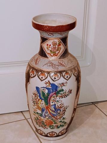 Grote vaas beschikbaar voor biedingen