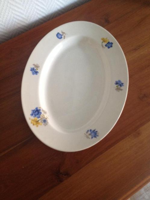 Ovalen schaal met blauwe bloemen Petrus Regout Maastricht, Antiek en Kunst, Antiek | Servies los, Ophalen of Verzenden