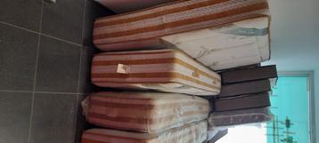 Je vendrai des matelas beschikbaar voor biedingen