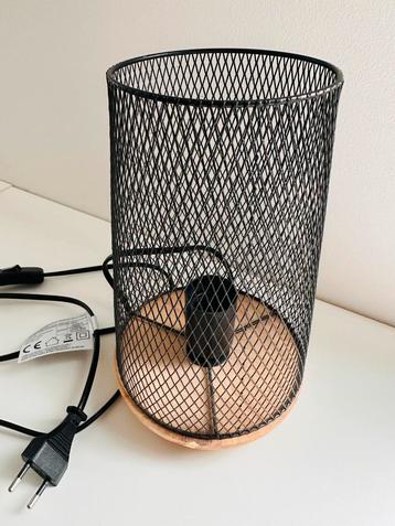Bedlampje in industriële stijl, hout en zwart metaal beschikbaar voor biedingen