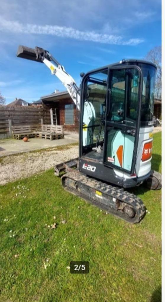 TE HUUR - BOBCAT E20 met nivelleerbak en lepelbak 30cm, Doe-het-zelf en Bouw, Gereedschap | Overige machines, Ophalen
