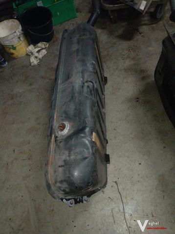 benzine tank Mercedes w126 sec 1984  beschikbaar voor biedingen