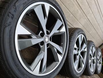 set 20 inch Skoda Enyaq iV EV velgen zomerbanden sensoren