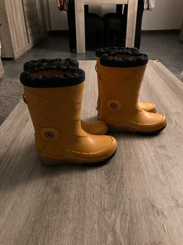2x dezelfde regenlaarzen tweeling maat 24 / 25 beschikbaar voor biedingen