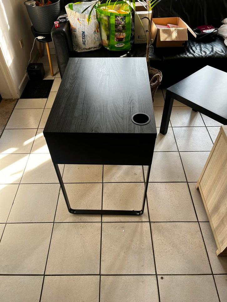Bureau, tafeltje, flatscreen Tv te koop, Huis en Inrichting, Kasten | Roldeurkasten en Archiefkasten, Zo goed als nieuw, Ophalen