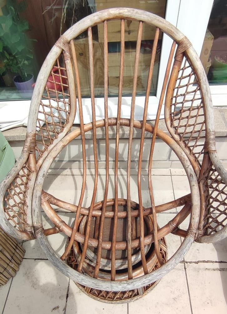 Antieke relaxfauteuil in hout/rotan/bamboe, draaibaar 360°, Huis en Inrichting, Fauteuils, Gebruikt, Hout, Riet of Rotan, 50 tot 75 cm