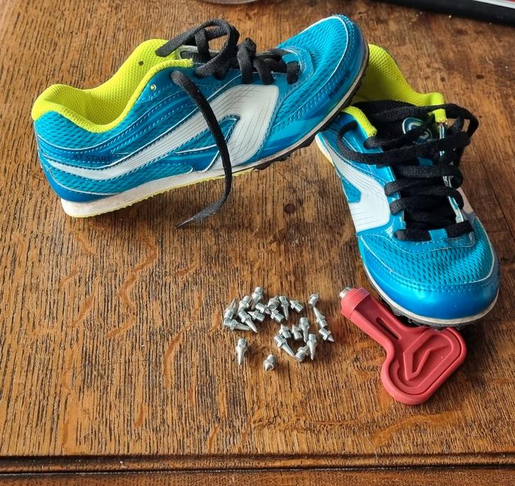 Spikes / loopschoenen maat 34.     ==> Als nieuw 1x gebruikt, Sport en Fitness, Loopsport en Atletiek, Zo goed als nieuw, Spikes