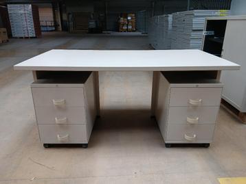 bureau TECNO et armoires diverses beige beschikbaar voor biedingen