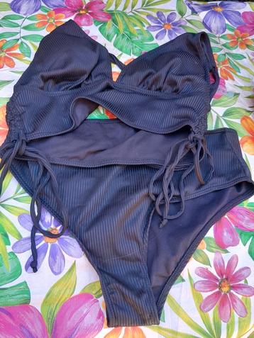 Bikini maat M nieuw beschikbaar voor biedingen