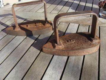 Lot 2 anciens fer à repasser en fonte, beschikbaar voor biedingen