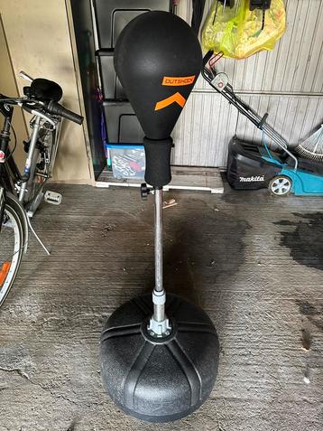 Staande bokszak te koop beschikbaar voor biedingen