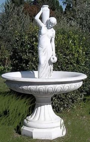 Fontein dame met kruiken betonlook beschikbaar voor biedingen