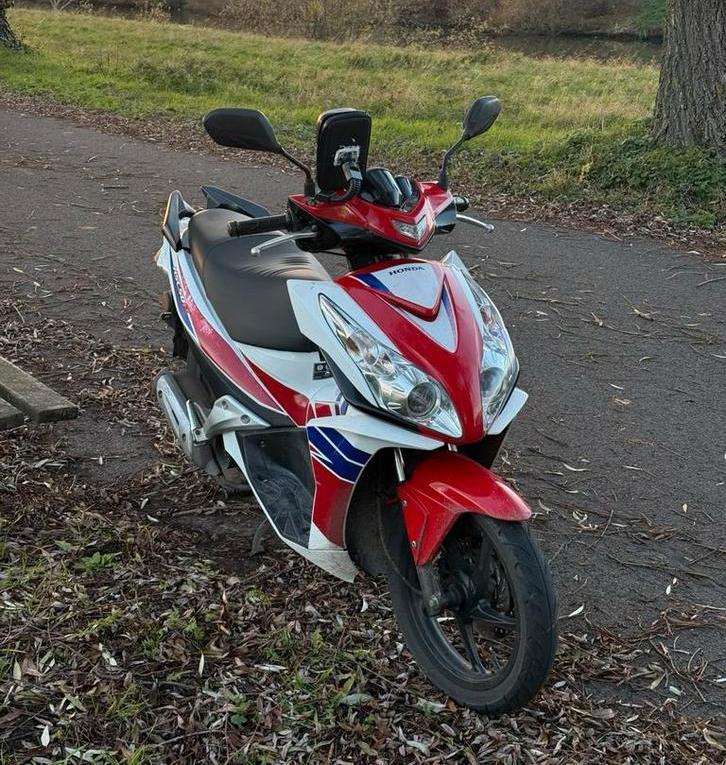 Honda nsc50r b klasse 50cc 13xxxkm, Fietsen en Brommers, Brommers | Honda, Zo goed als nieuw, Overige modellen, Klasse B (45 km/u)