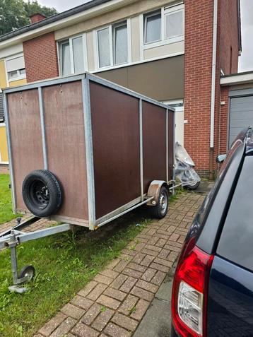 Aanhangwagen 3m x 1.30 x 1m80 moet niet naar keuring 