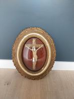 Kruisbeeld in kader met bol glas, Ophalen