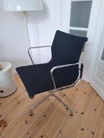 Fauteuil EA108 de Charles & Ray Eames pour Vitra (noir), Antiquités & Art, Enlèvement