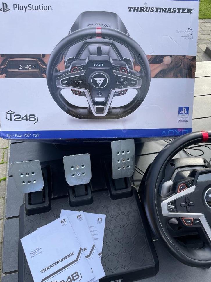 Thrustmaster T248 racestuur-PS4/PS5/PC, Games en Spelcomputers, Spelcomputers | Sony Consoles | Accessoires, Zo goed als nieuw