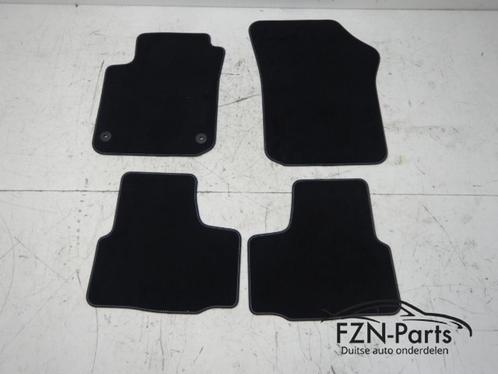 VW UP! Mattenset Satijnzwart met White Silver Stiksel NIEUW, Auto-onderdelen, Interieur en Bekleding, Gebruikt, Ophalen of Verzenden
