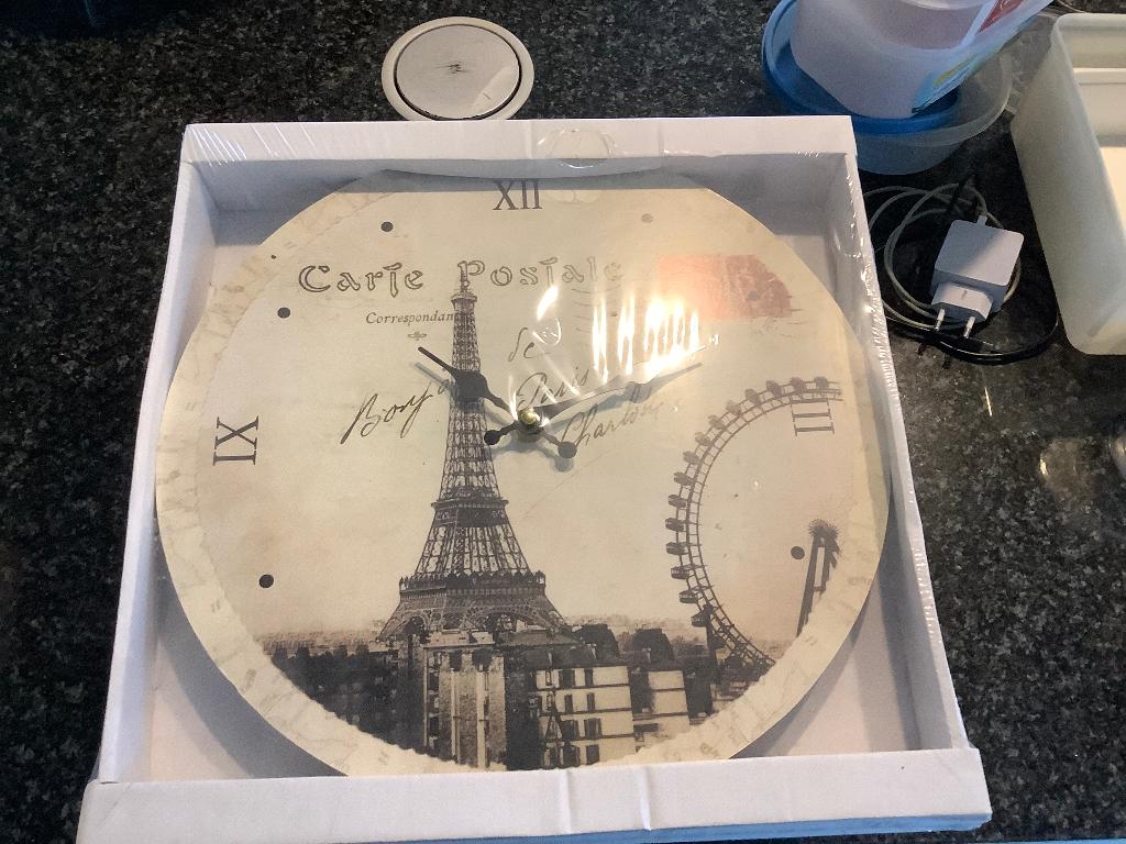 Wandklok Parijs, Ophalen of Verzenden, Nieuw, Wandklok
