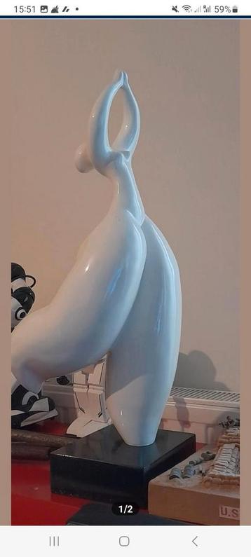 Belle sculpture moderne 65 cm de haut
Inspiree Botero, Enlèvement