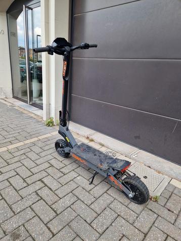elektrische step kukukrin g2 in prefecte staat met lader beschikbaar voor biedingen