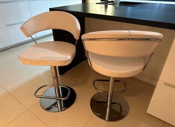 Lot de 2 tabourets élégants en cuir blanc beschikbaar voor biedingen