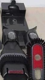 Dyson stofzuiger V6. Accessoires: borstels, wandhouder, Elektronische apparatuur, Ophalen, Zo goed als nieuw